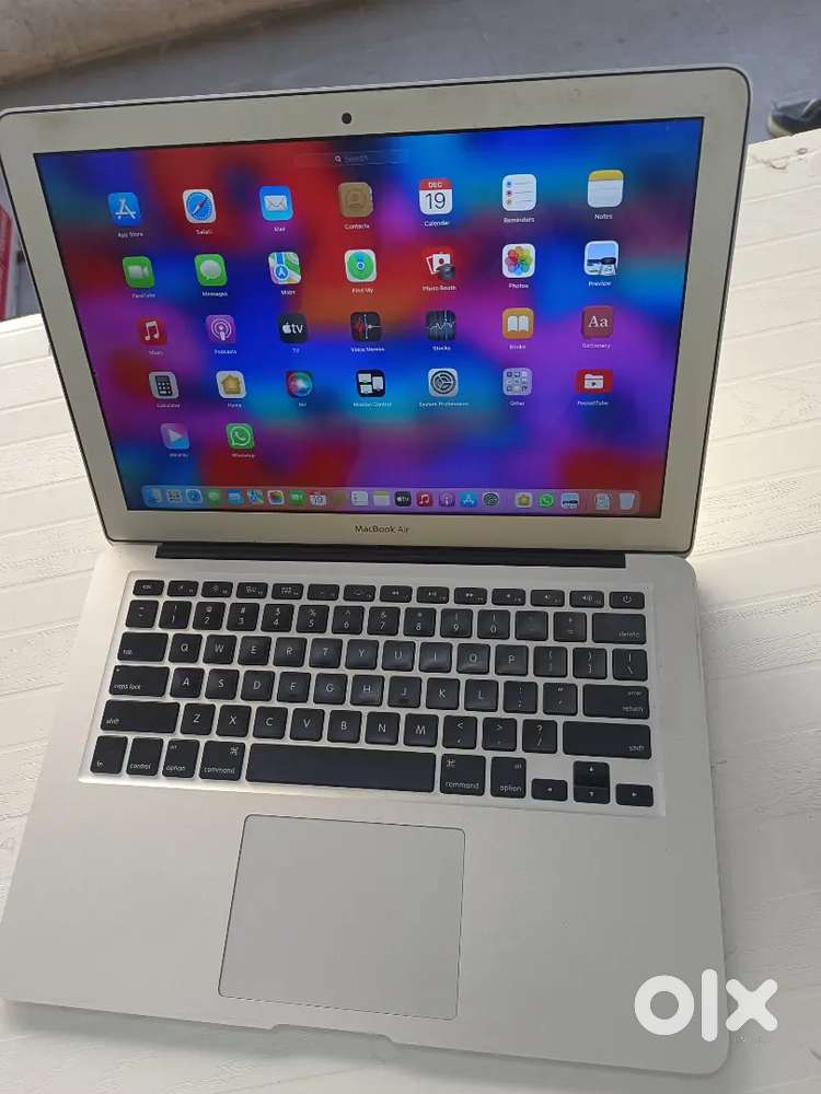 apple macbook i5  laptop/RAM 8GB/SSD 128GB/1.5GB graphic/14 inch