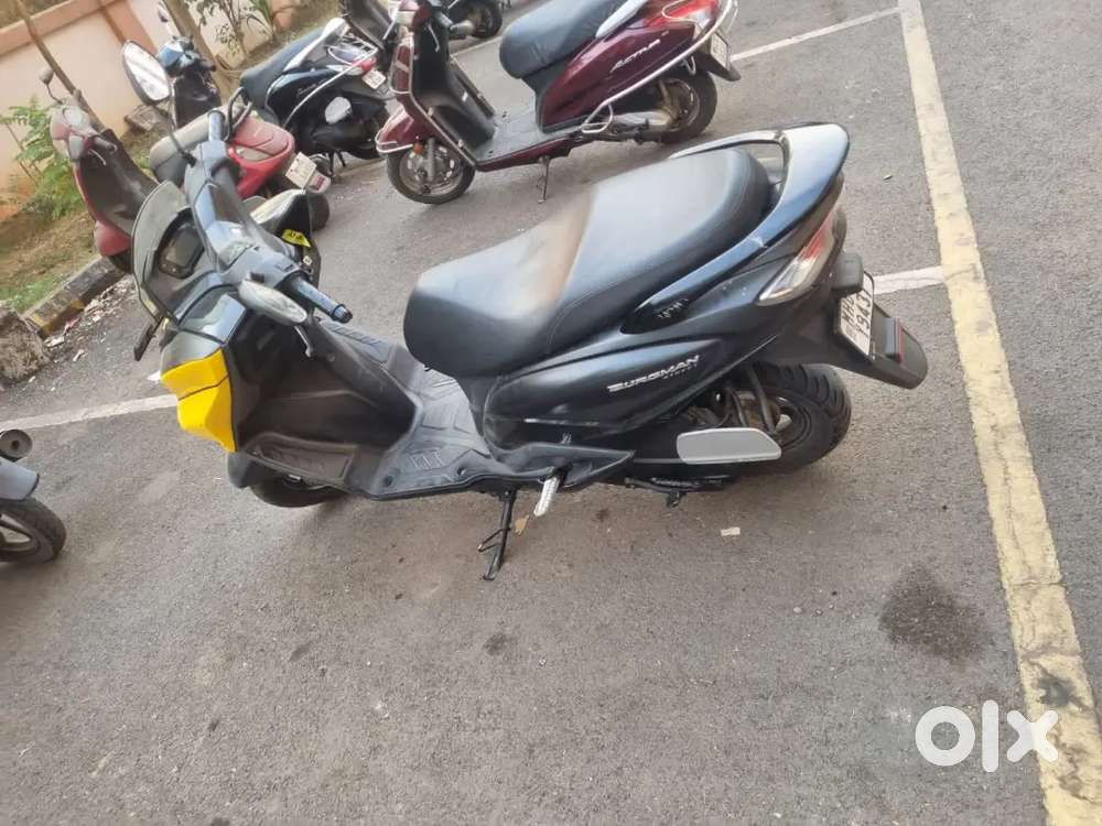 Metro mall ride kid car and collect cash