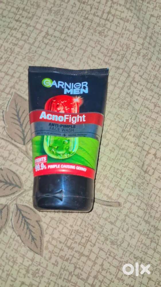 GARNIER MEN,  ANTI-PIMPLE FACE WASH.