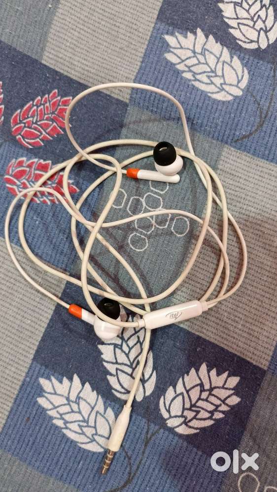 itel ear phone