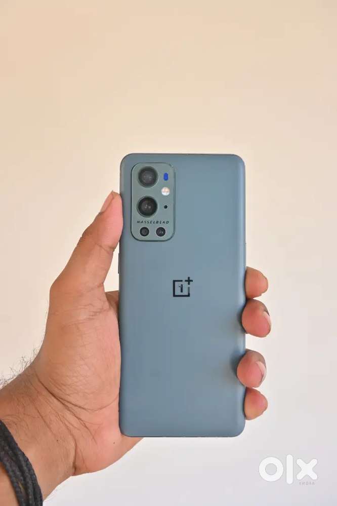 Display change hai & wireless charger support Karta hai One plus 9 pro