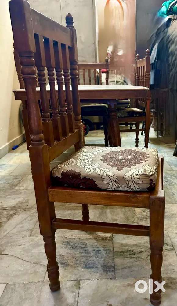 Dining table set of sagwan wood