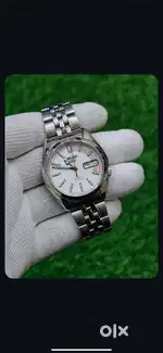 Seiko 5 Automatic Hand winding watch with transparent case back.