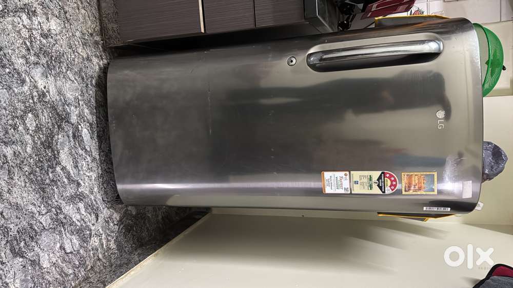 Selling 6 yr old 190L fridge in mint condition at very low price.