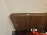 Extendable dining table