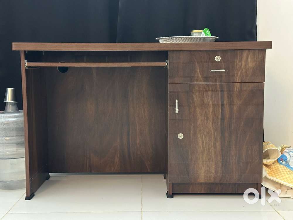 Computer Table – 4x6 Feet – Only 10 Days Old