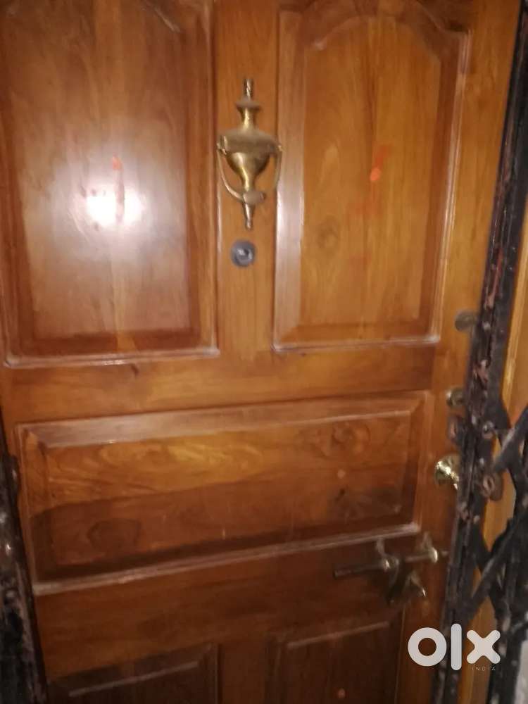 1st floor ready flat, 2 shop rooms sale