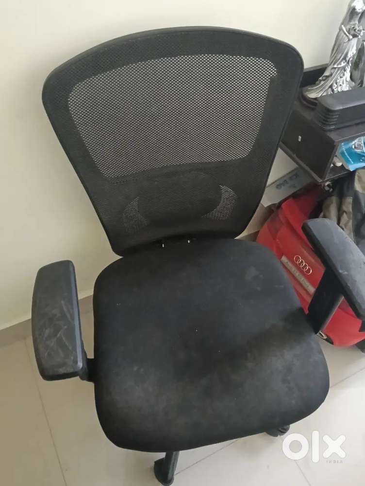 Computer deck revolving chair