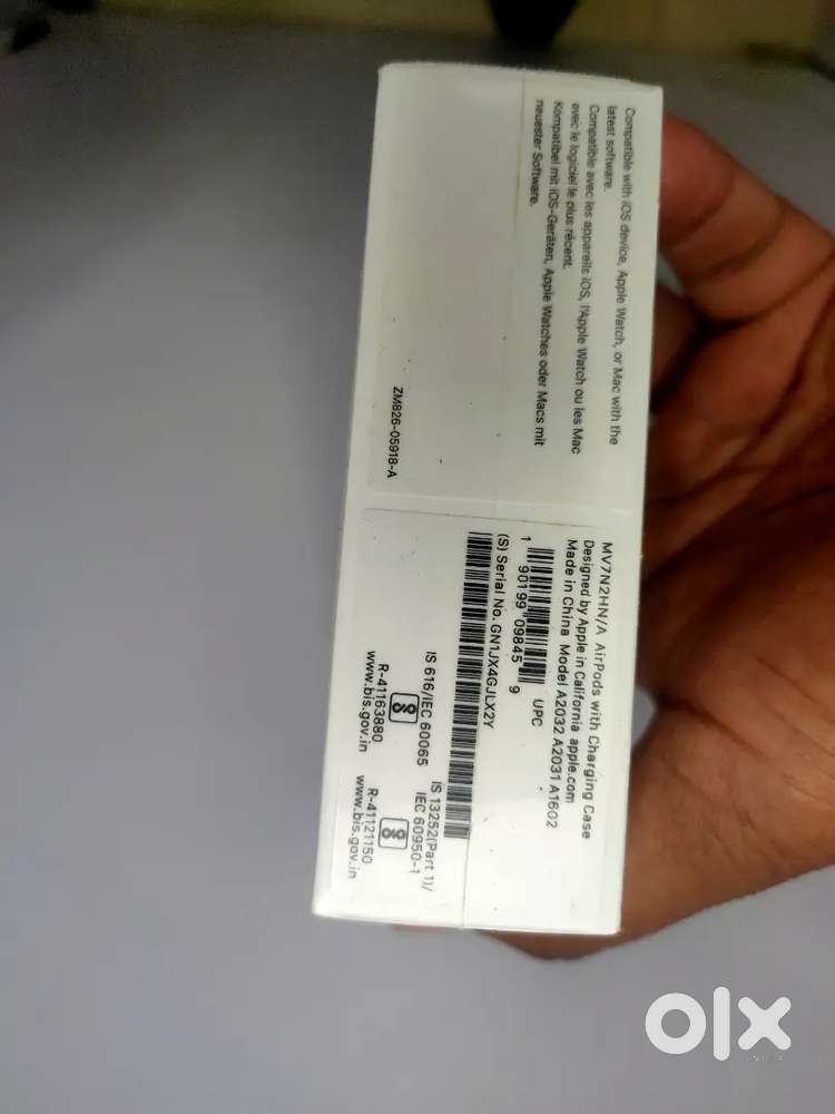 Apple airpods 2 with charging case MV7N2HN/A