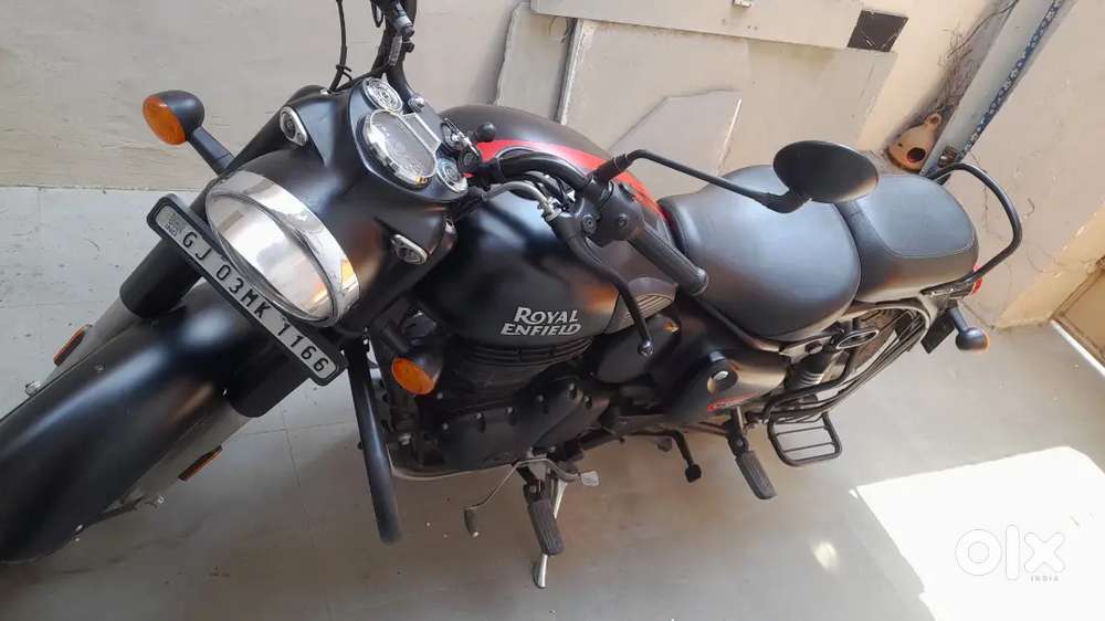 Royal Enfield Classic 350 Stealth Black