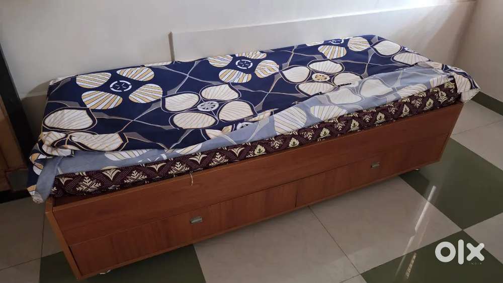 Single cot with storage. Very good condition