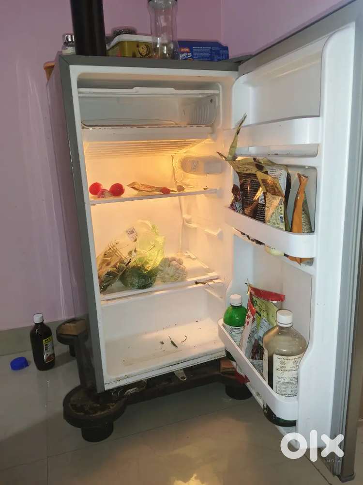 Kelvinator fridge 1 year old