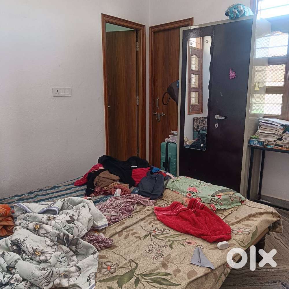 Female flatmate required