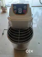 Pizza dough machine