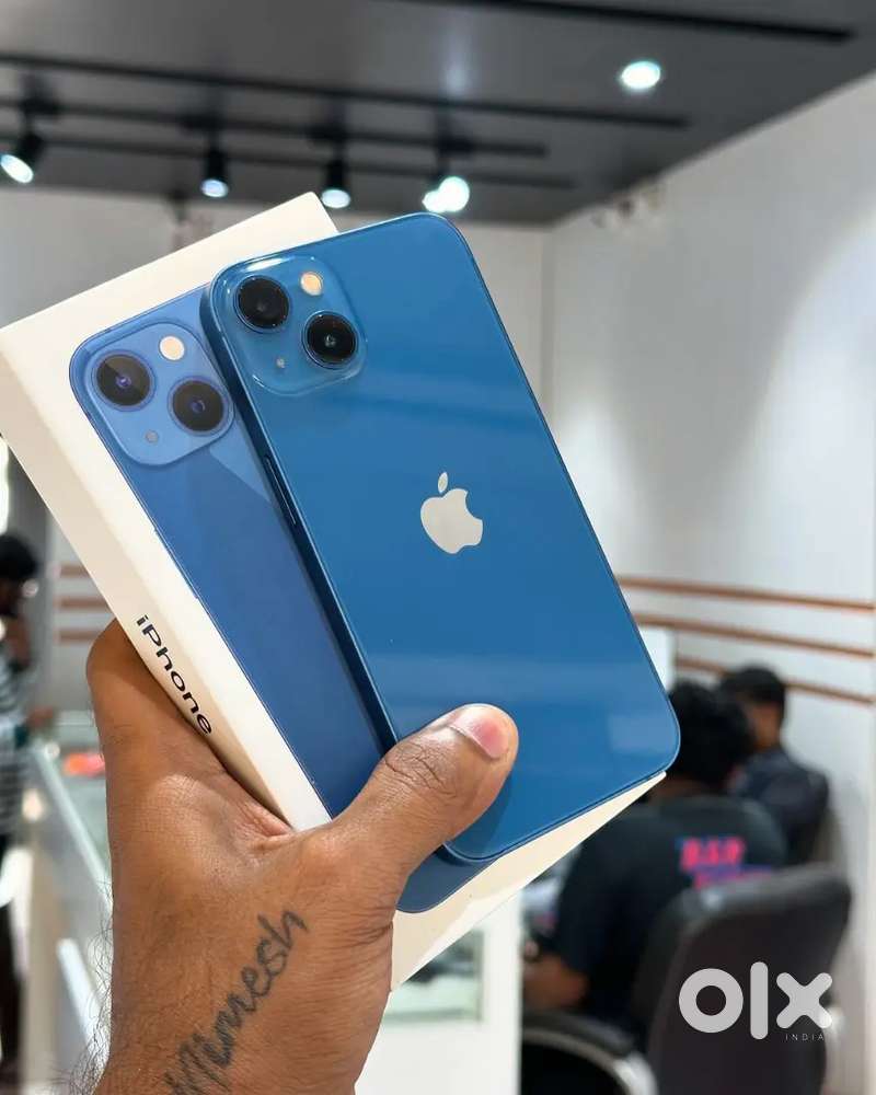 I phone 13 in 256 GB available with all accessories