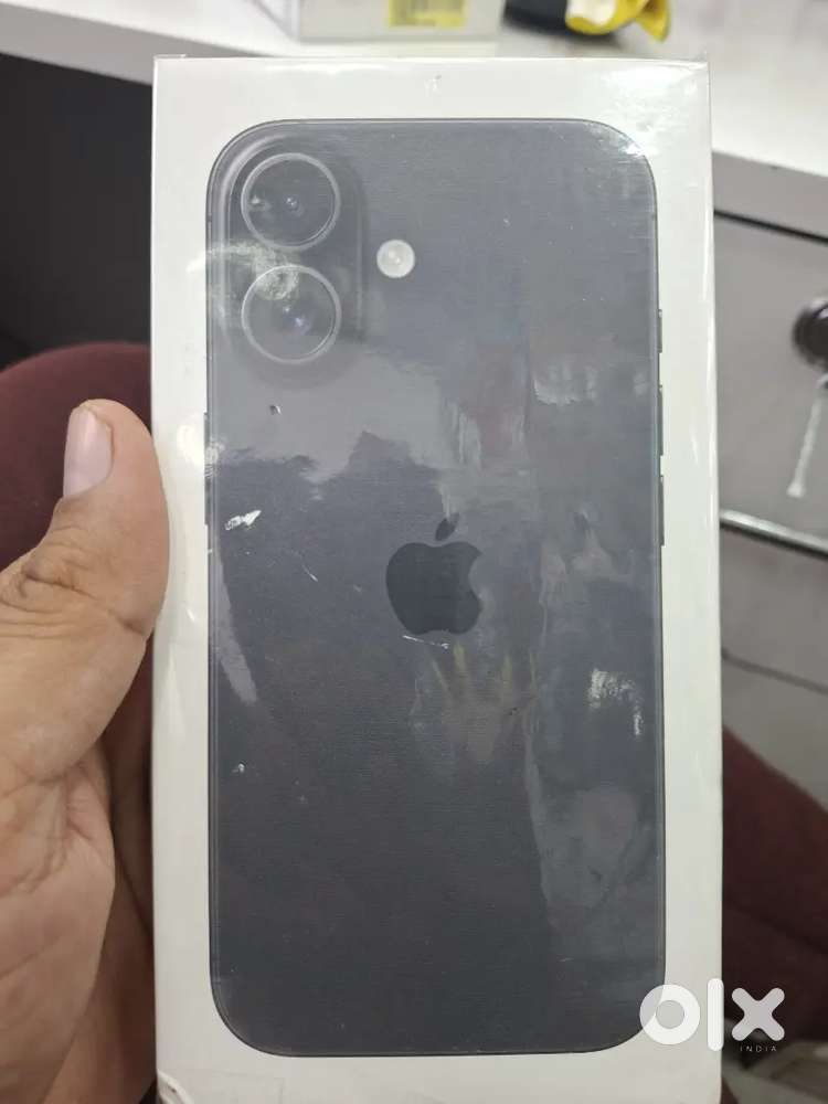IPHONE 16 128 GB UNACTIVATED NEW WHITE & BLACK  COLOUR