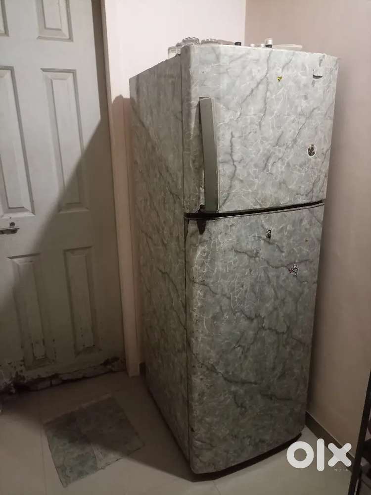 DOUBLE DOOR FREEZE 224 LTR