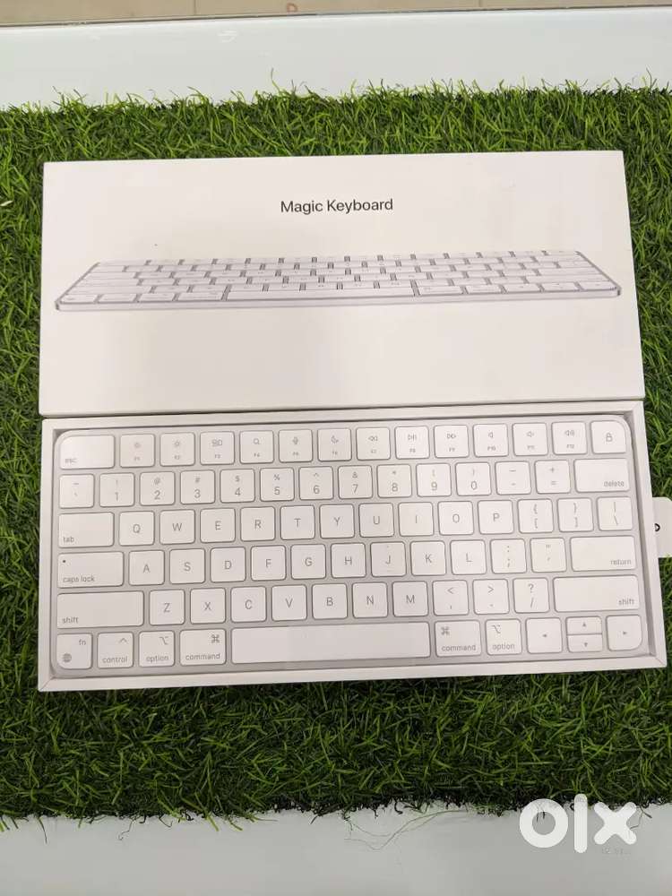 APPLE MAGIC KEYBOARD WITH COMPLETE KIT NEAT CONDITION
