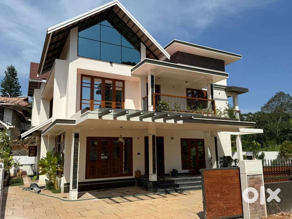 ഏറ്റുമാനൂർ ടൗണിൽ നിന്നും 1 KM ദൂരത്തിൽ , 4 ബെഡ്റൂംസ് വീട്