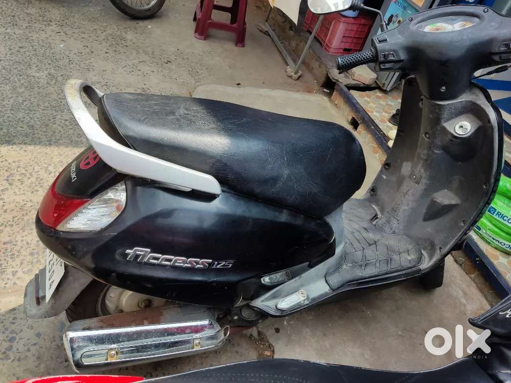 Black Acces 125