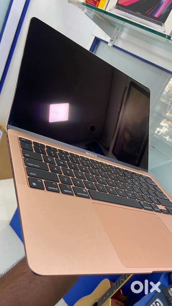 Macbook M1 Air (16Gb -256 Gb )