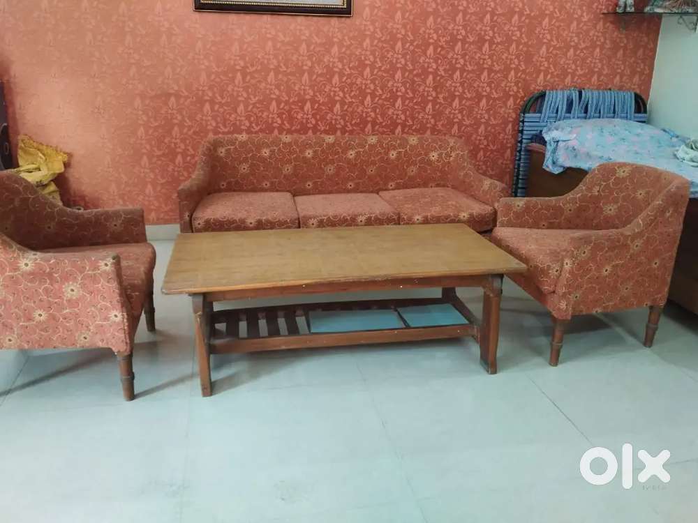 5 seater sofa + table