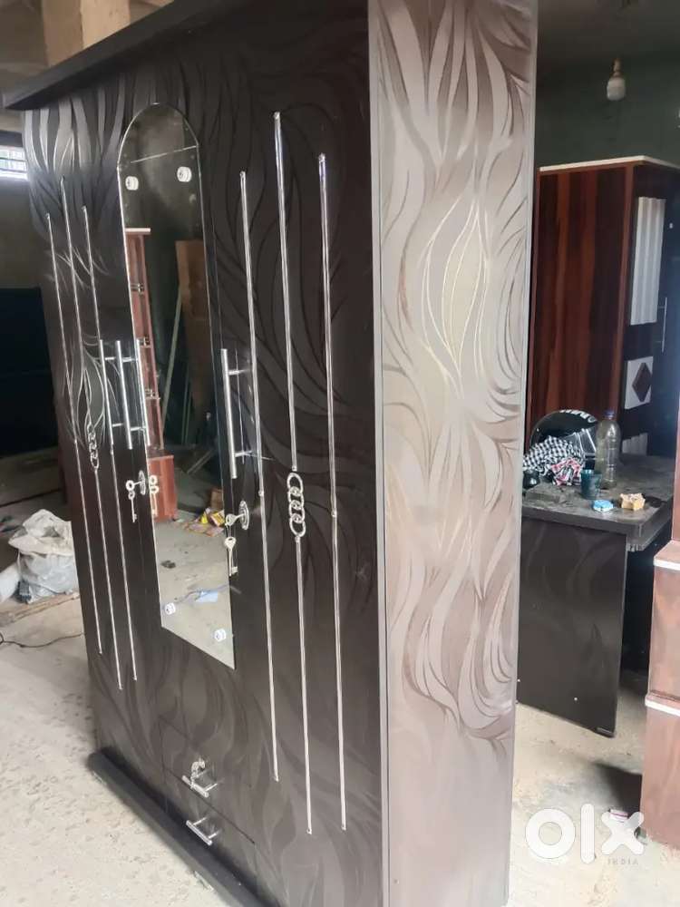 Factory hai lowadih three door new brand mholl sell k kaam h
