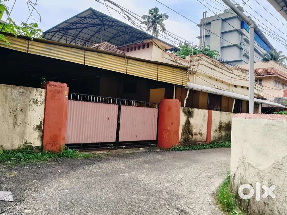 .House & 6 Cent Plot for Immediate Sale – Pattom Sivamangalam Lane