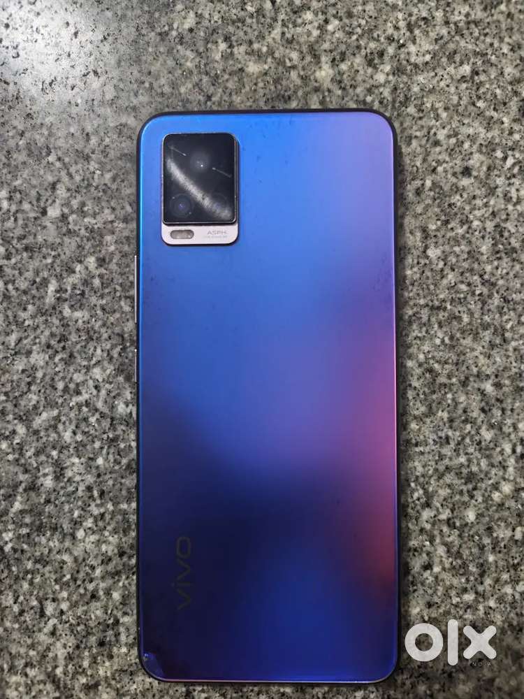 Vivo v20 8 GB RAM AND 128 GB ROM WITH CHARGER