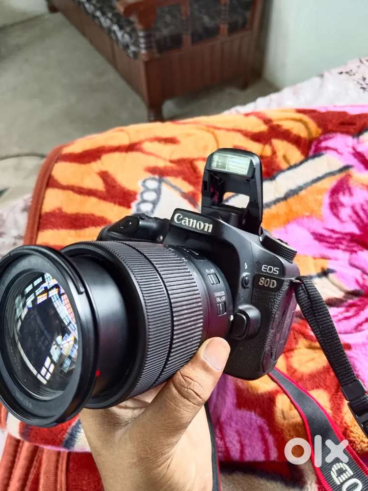 Canon 80D model