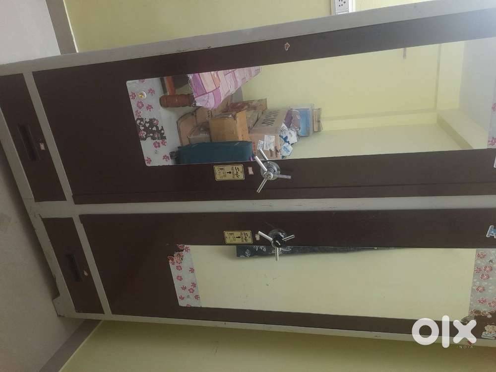 Double door almirah cum dressing table