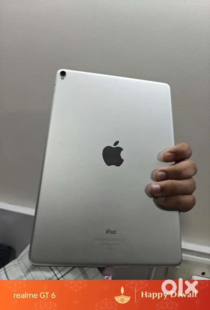 APPLE IPAD PRO 10.5 INCH 64 GB WHITE IN BRAND NEW CONDITION WITH CABLE