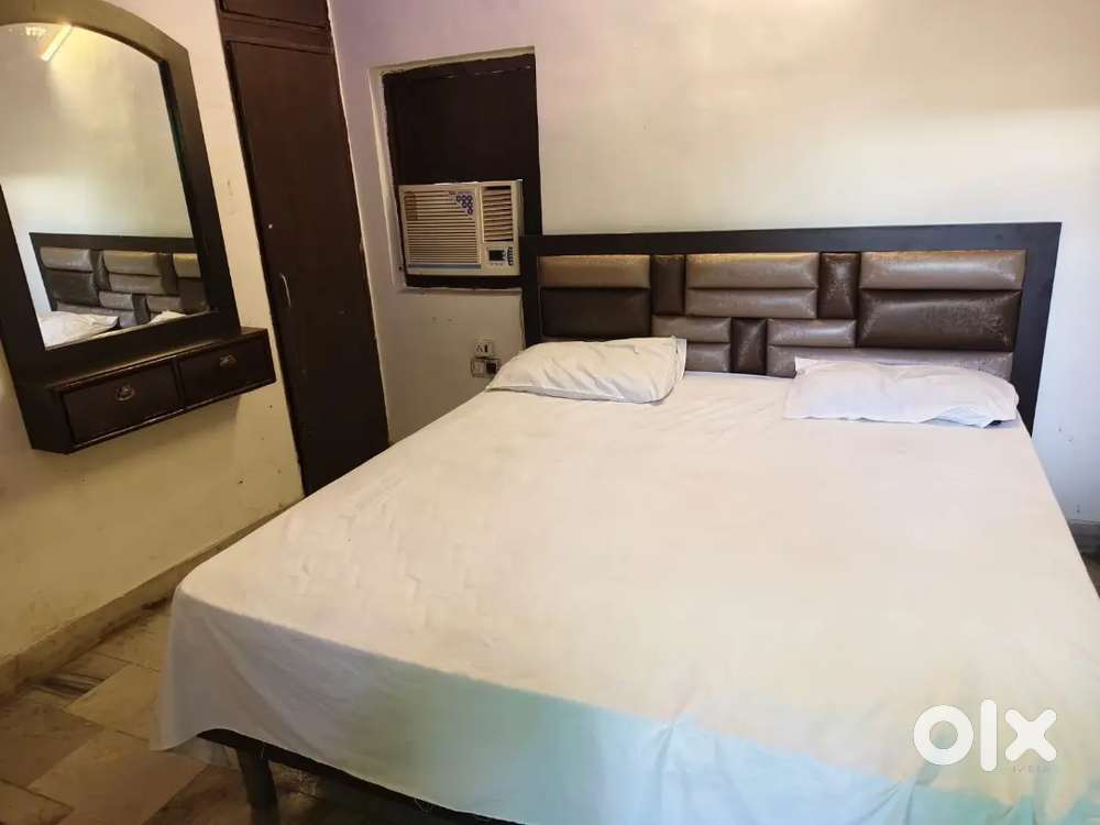 Requirement cook for 12 rooms hotel vanshika Sadar bazar