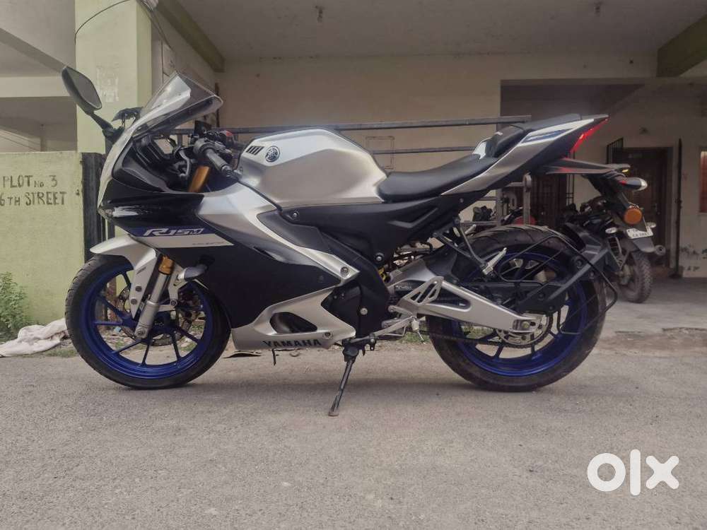 Yamaha R15 M
