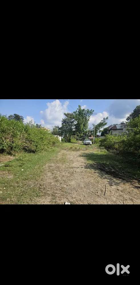 400 sq yard residential plot on a 35 feet wide road