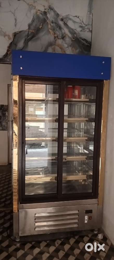 Glass door refregirator for food display