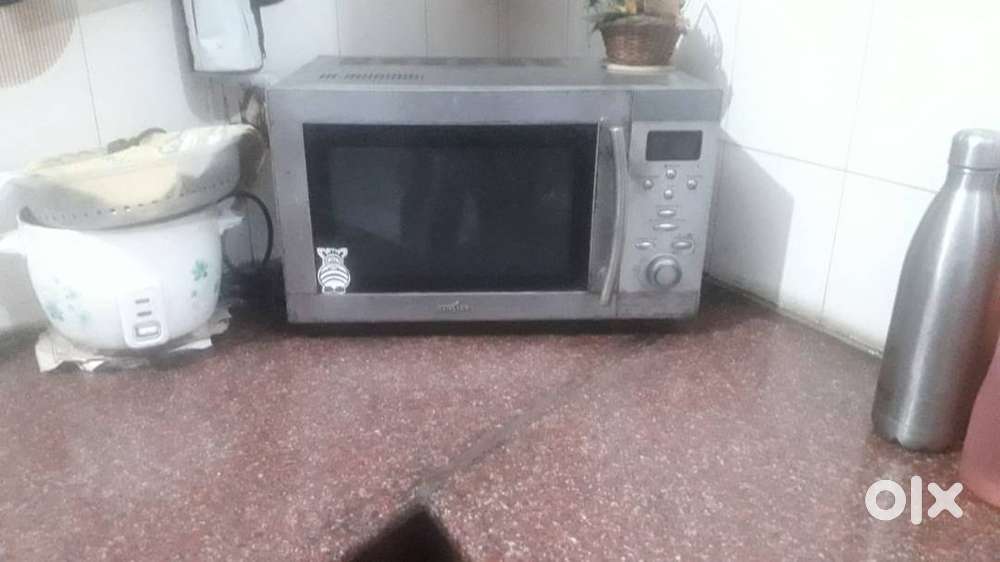 MICROWAVE OVEN