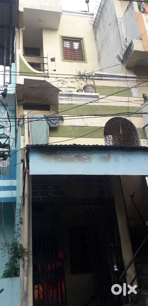 Purana Ghar Hai Bapat chaurahe ke pass bechna hai