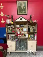 One Hut type Bookself