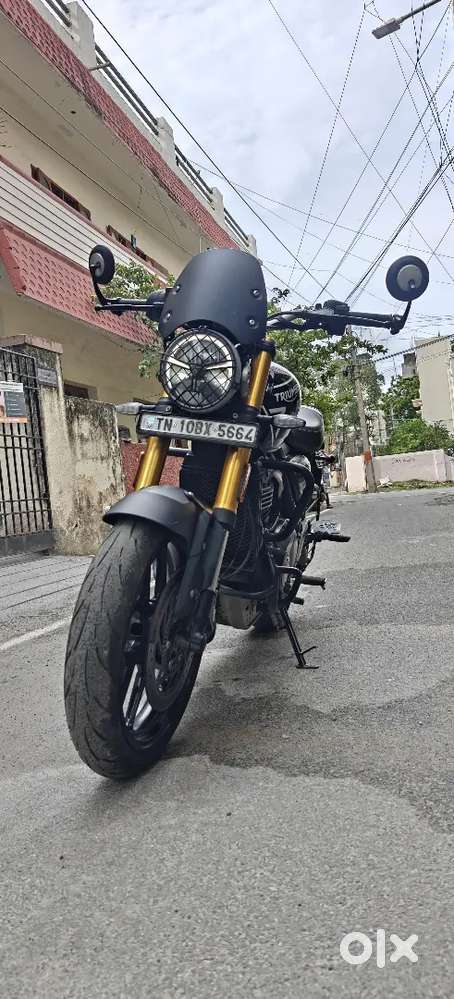 Triumph speed 400 top model single owner ( EMI option available)