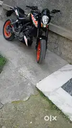 Ktm duke 200 in mint condition with over sized tyre .