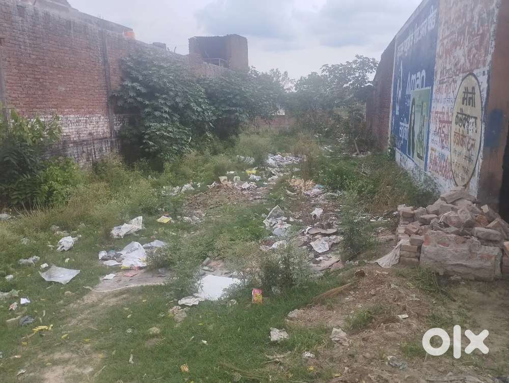 Empty plot available on rent on main road