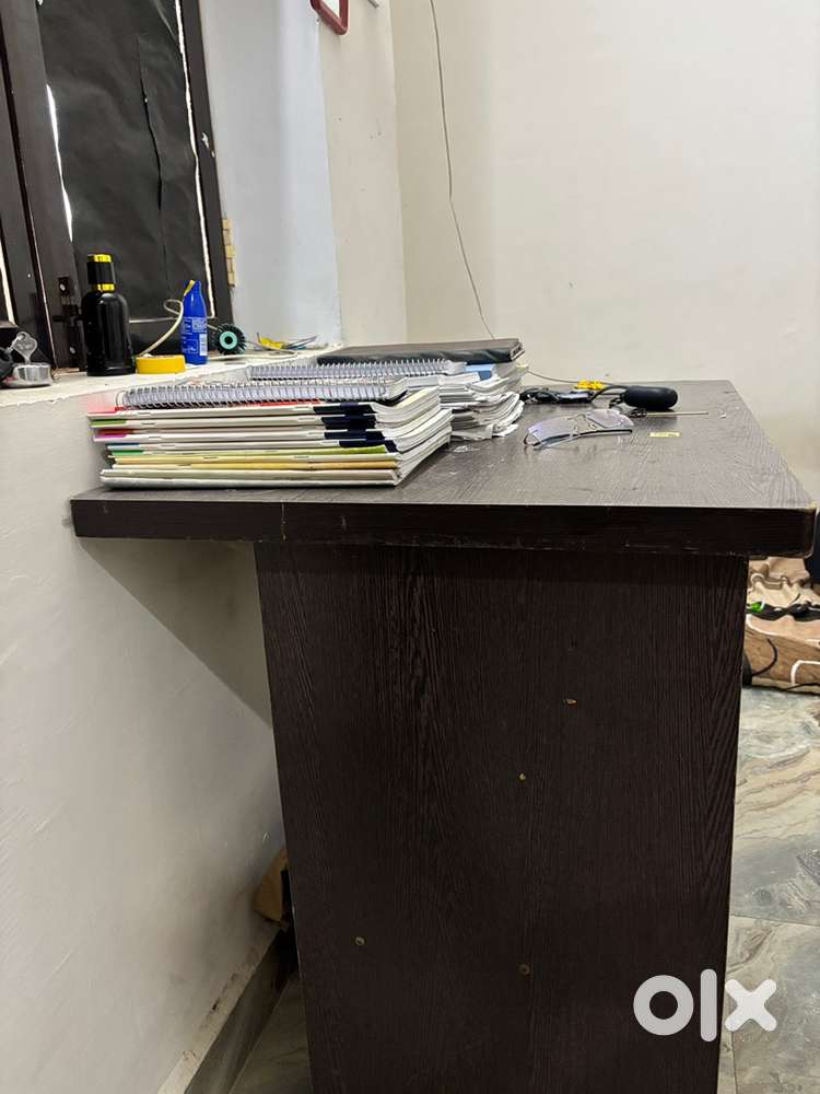 Table and chair for sale