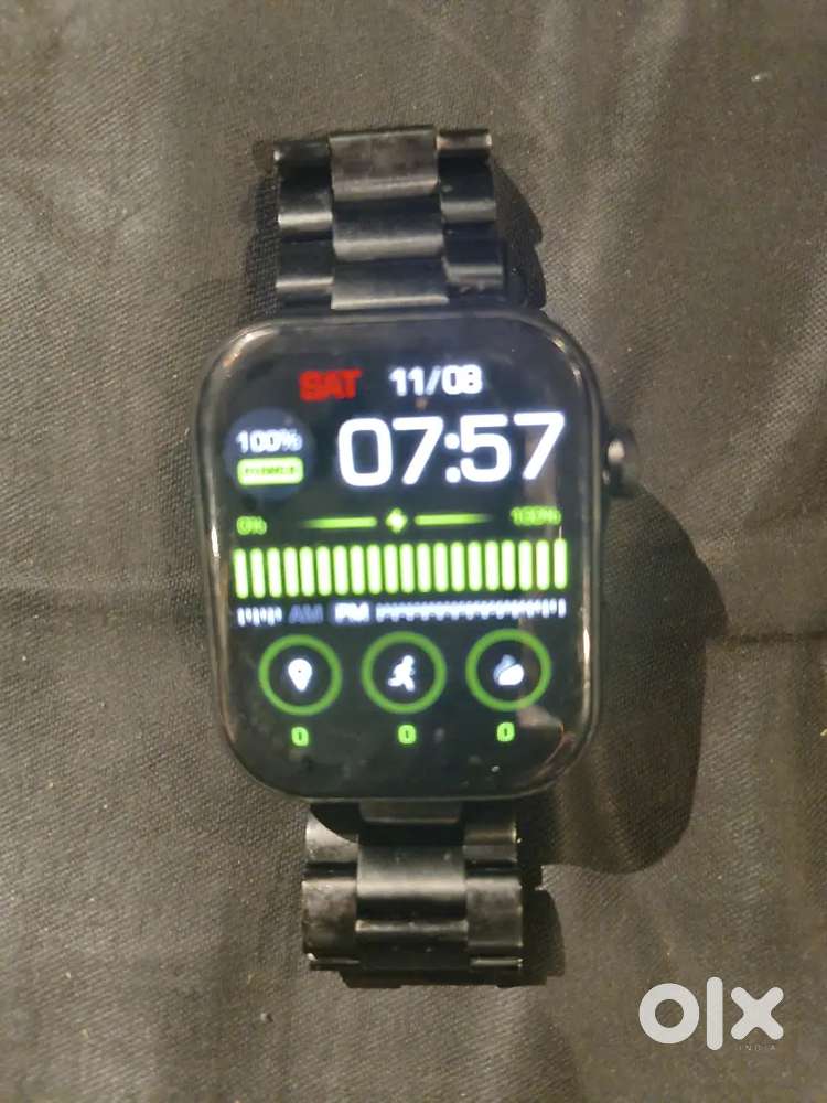 Noise smartwatch with always on display. working smoothly.
