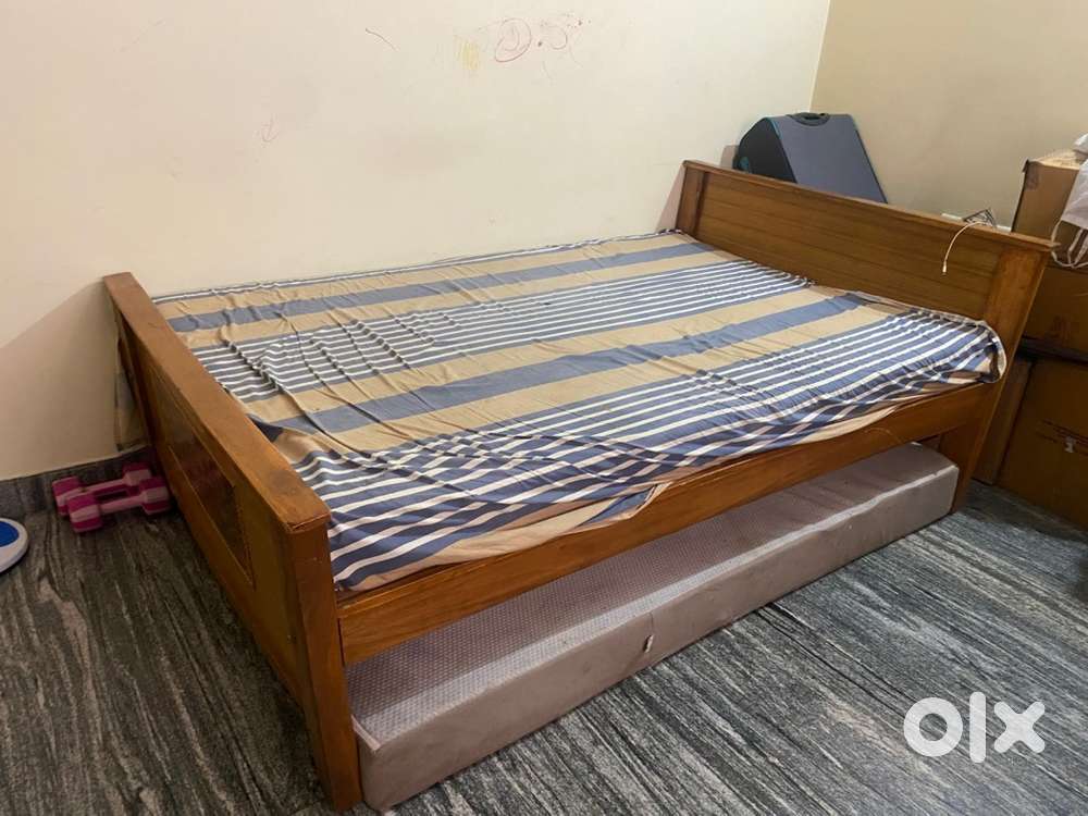 Wooden Cots 4x6 ..2 Nos