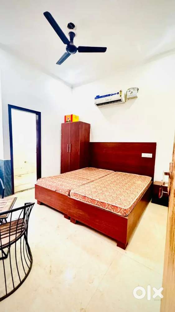 PG FOR BOYS GIRLS 1 RK 1BHK ZIRAKPUR MONALI