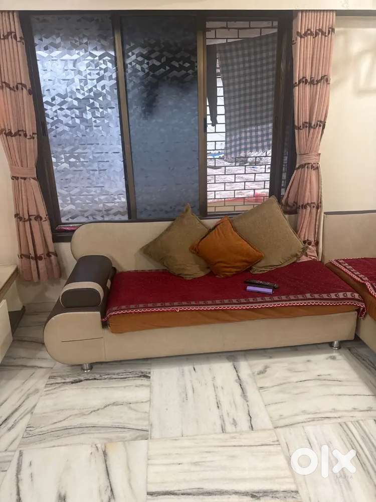 A well conditioned sofa 6 seater