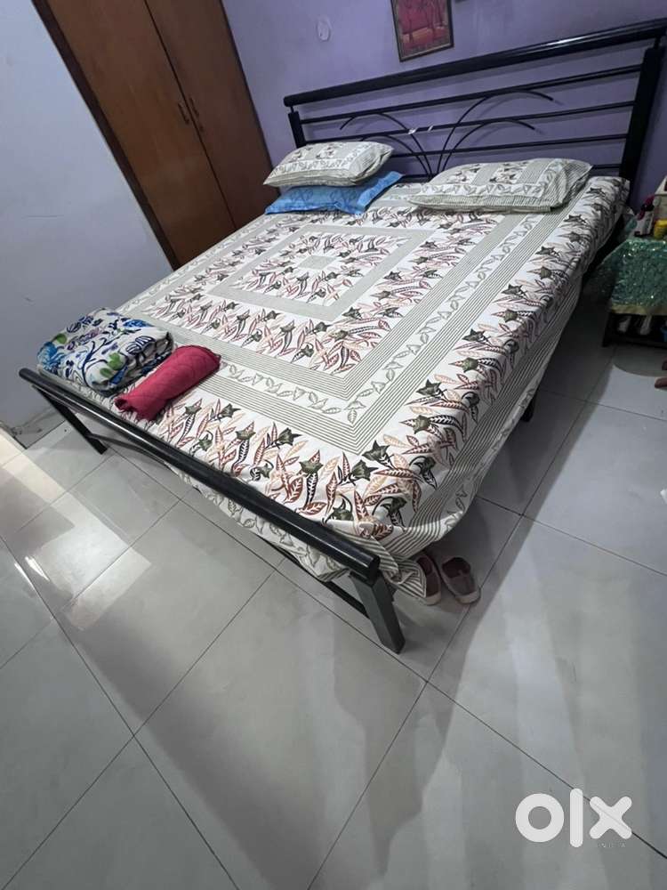 Iron bed - 6*6.5 feet