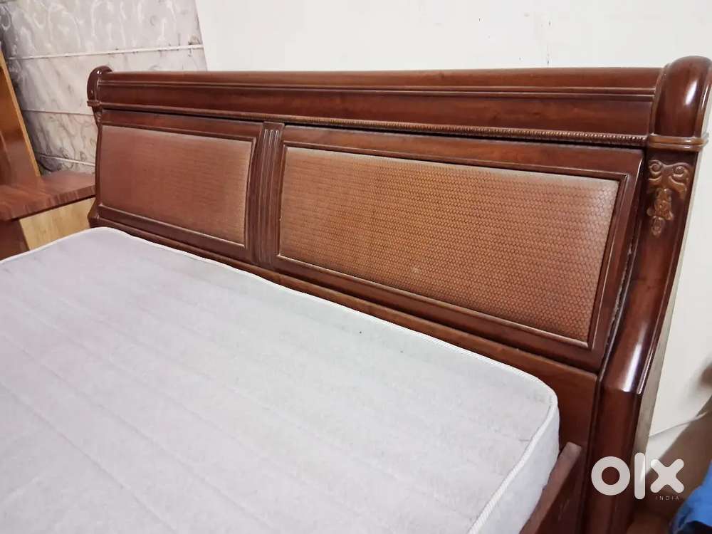 King size bed with mattress