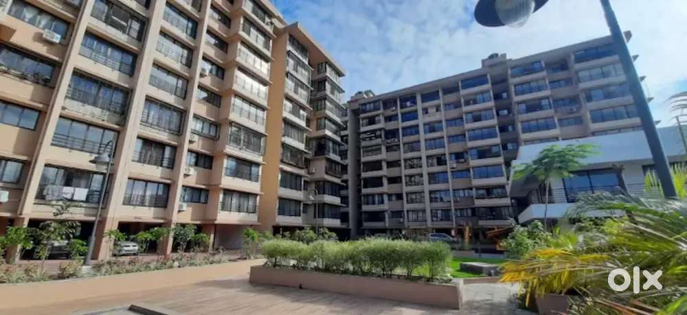 Spacious 3BHK at Alcons Estrela with 3 Car Parks